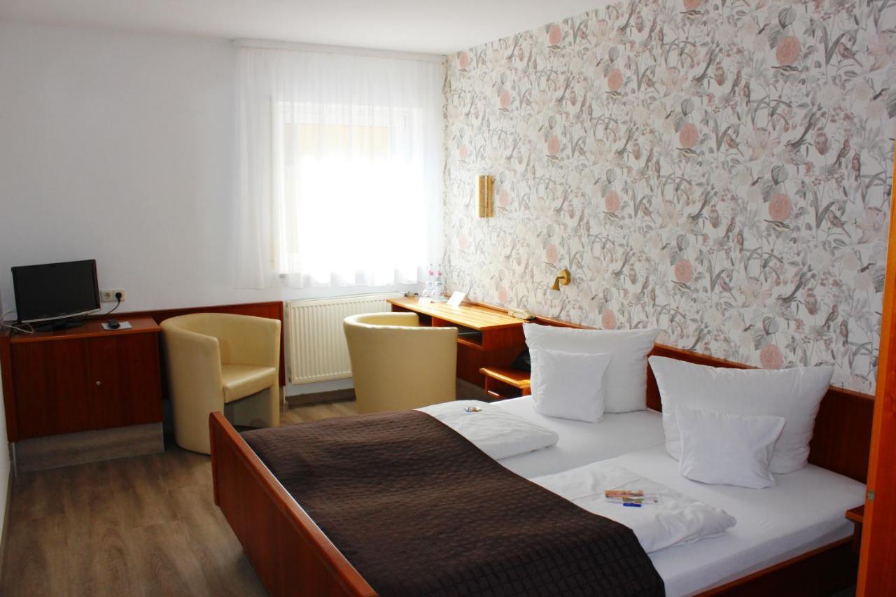 Landhotel Zum Boehm Рот Экстерьер фото
