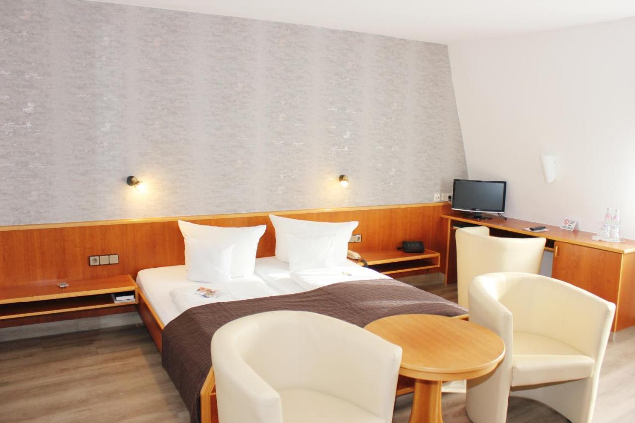 Landhotel Zum Boehm Рот Экстерьер фото