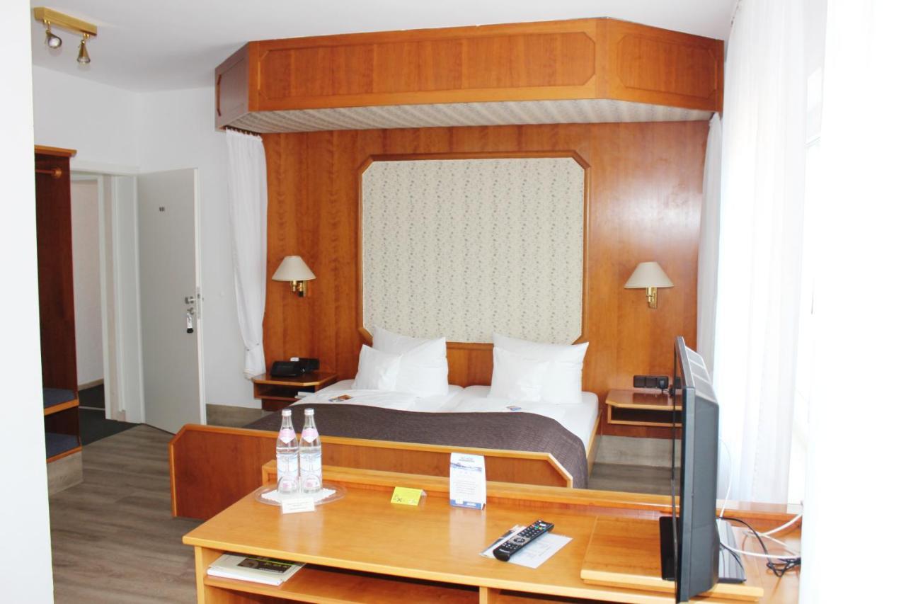 Landhotel Zum Boehm Рот Экстерьер фото
