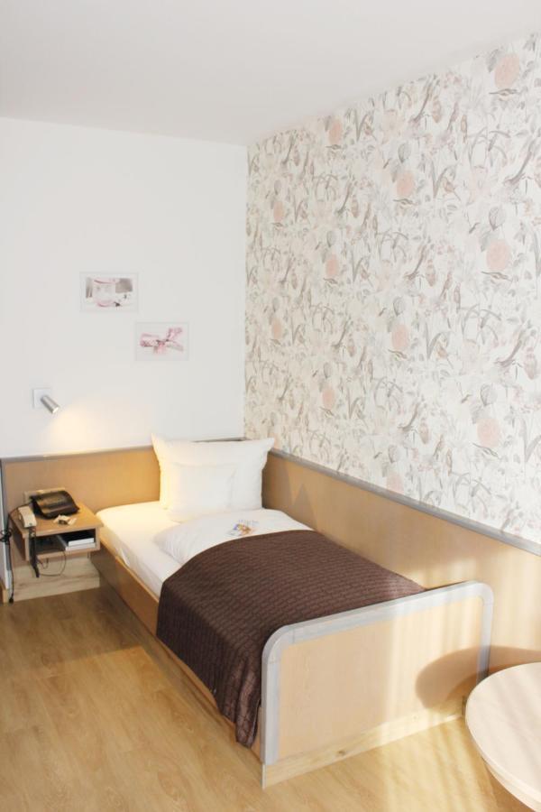 Landhotel Zum Boehm Рот Экстерьер фото