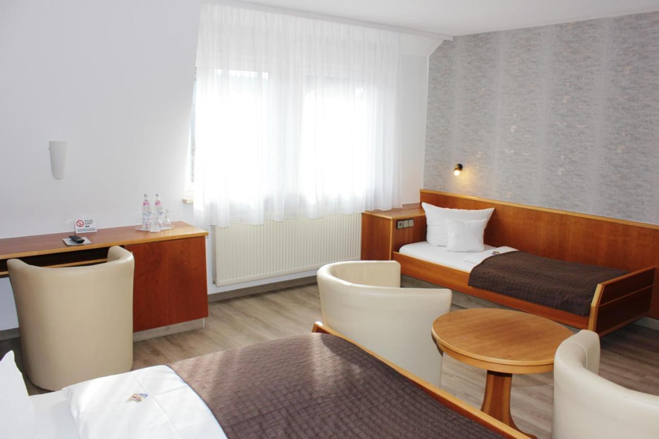 Landhotel Zum Boehm Рот Экстерьер фото