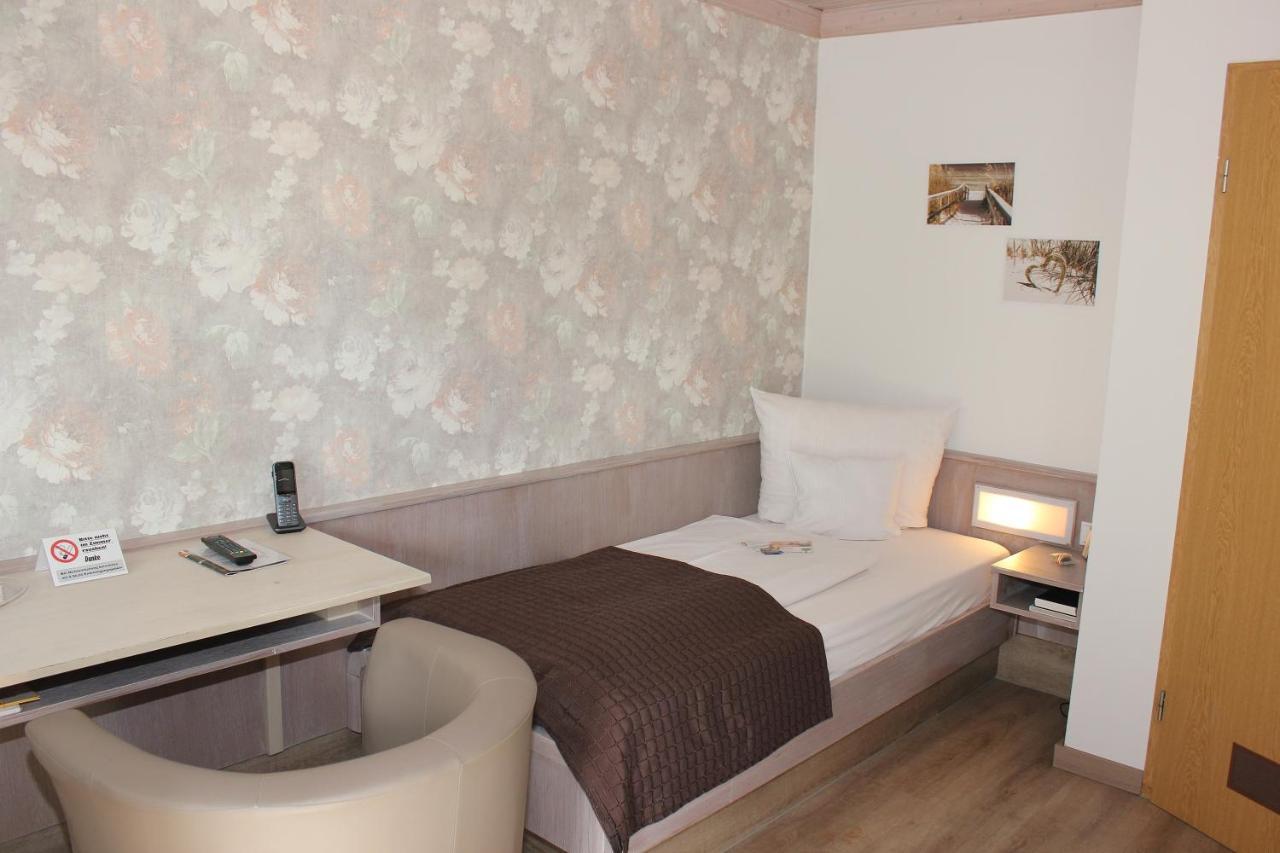 Landhotel Zum Boehm Рот Экстерьер фото