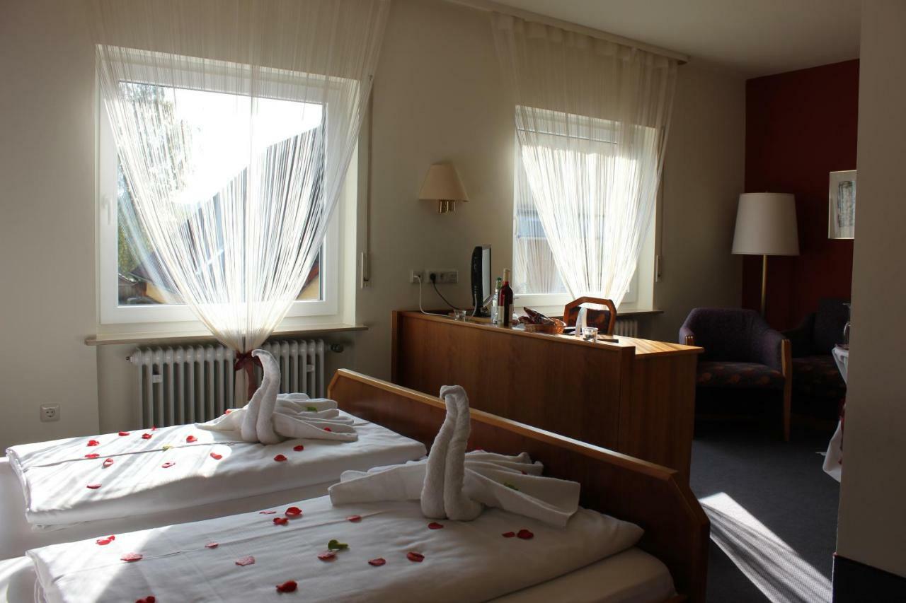Landhotel Zum Boehm Рот Экстерьер фото